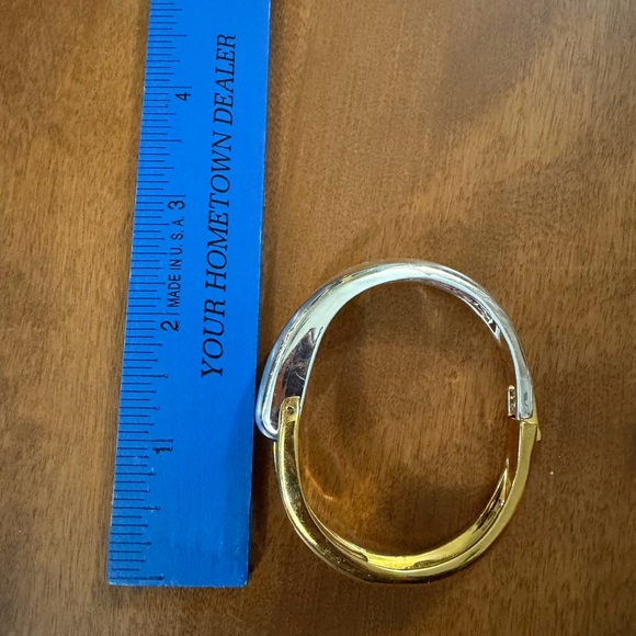 Vintage Elegant Two-Tone Bangle Bracelet - Picture 3 of 6